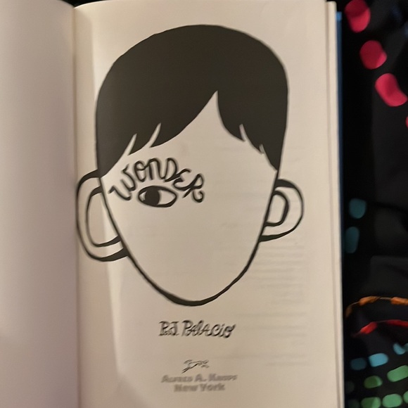 The book “Wonder” - Picture 2 of 2